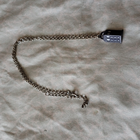 Doctor Who (only $4 with any other purchase over 10$) tardis charm necklace - Picture 2 of 5